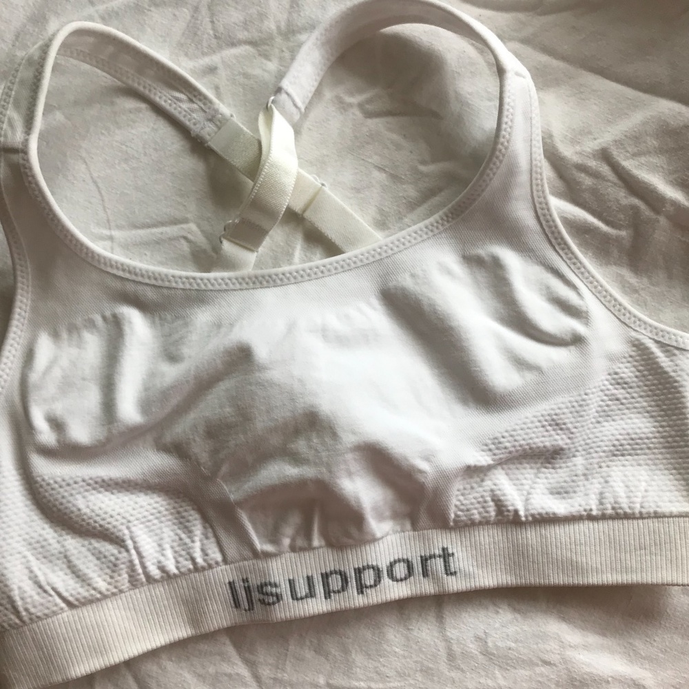 White Sports/Lounge Bra, SzS.             13C-24XI